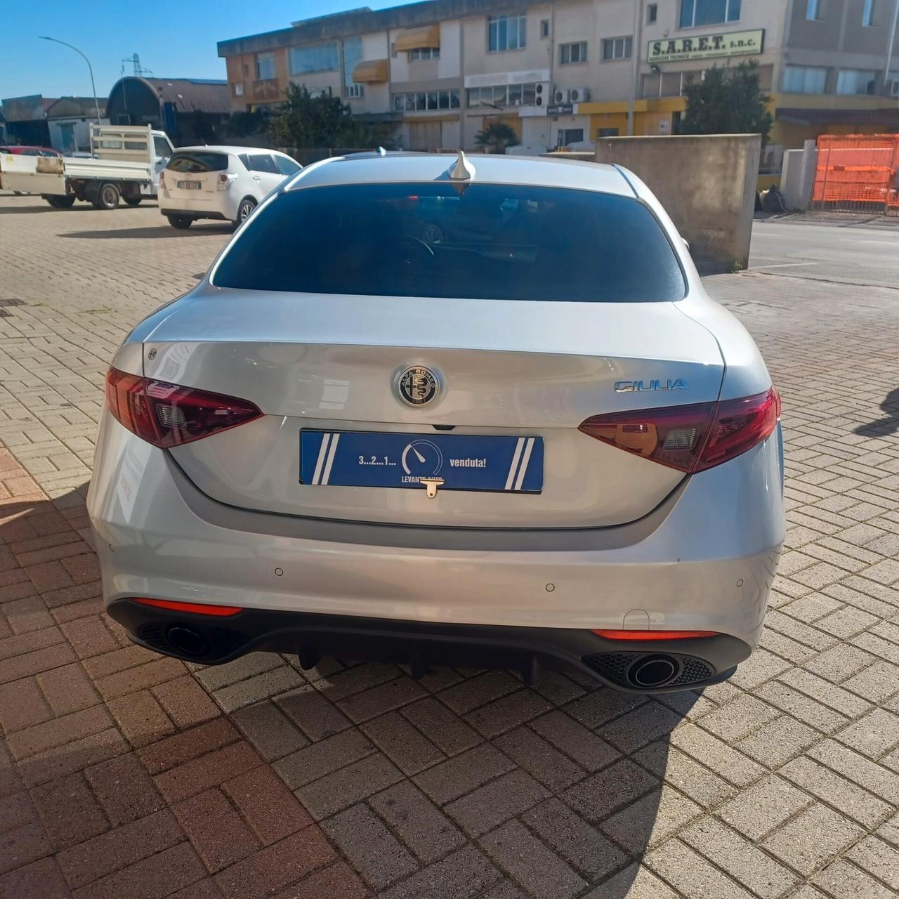 TENUTA IN MODO MANIACALE GIULIA 2.2 TDI FULL OPTIONAL