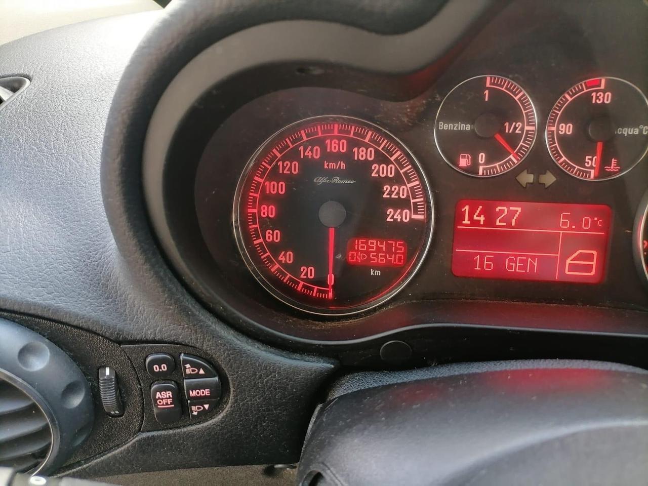 Alfa Romeo 147 1.6 16V TS (105) 3 porte Black Line
