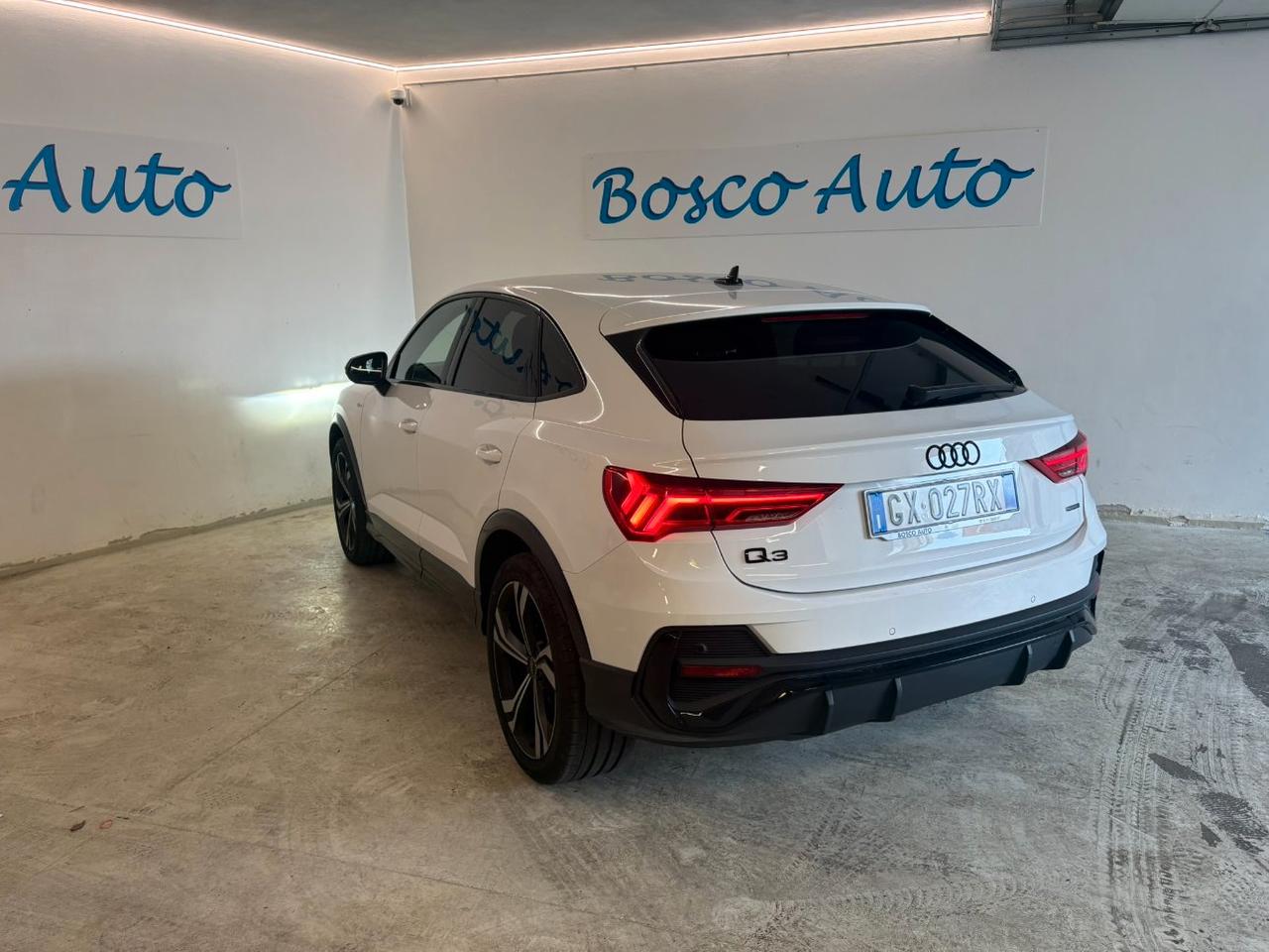Audi Q3 Sportback 40 2.0 tdi Identity Black quattro 193cv s-tronic