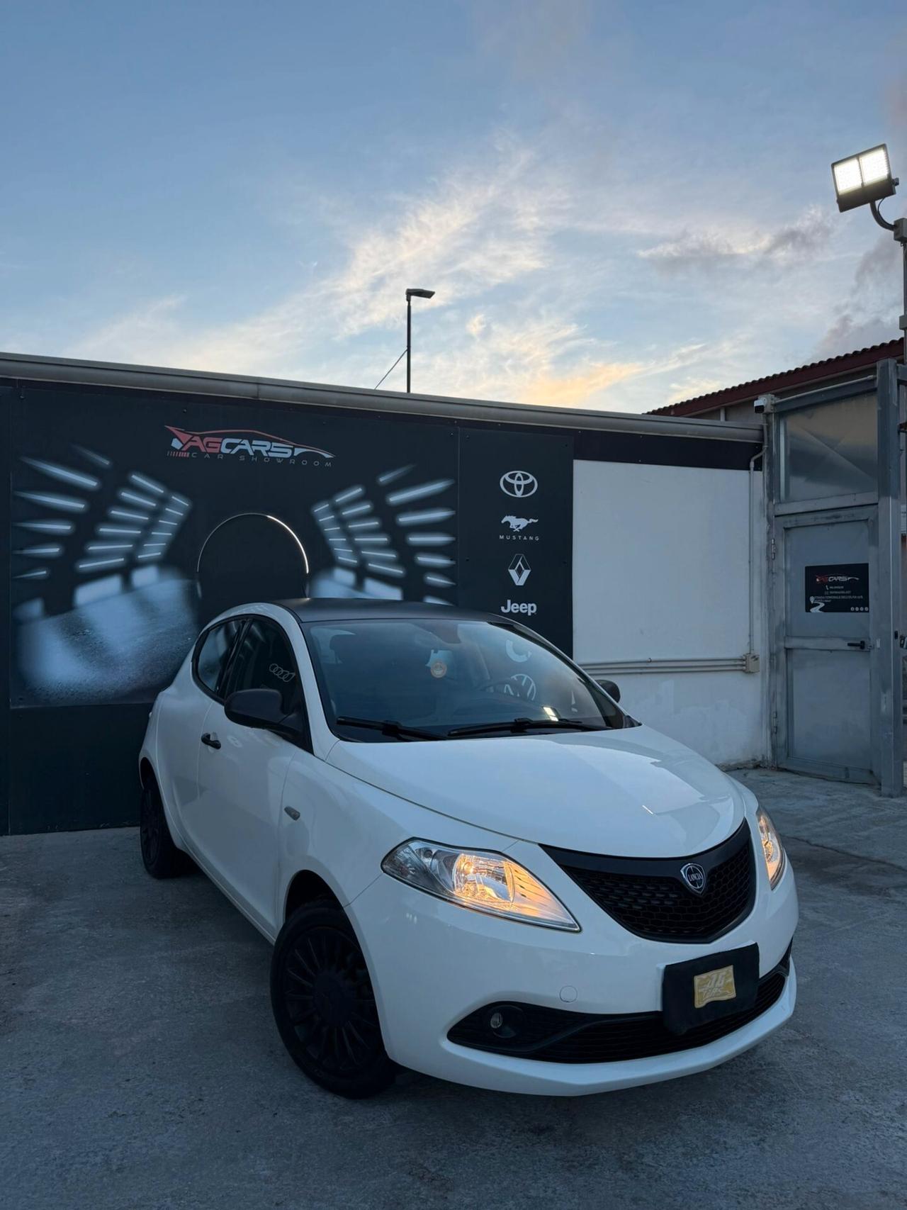 Lancia Ypsilon 1.2 69 CV 5 porte S&S Platinum