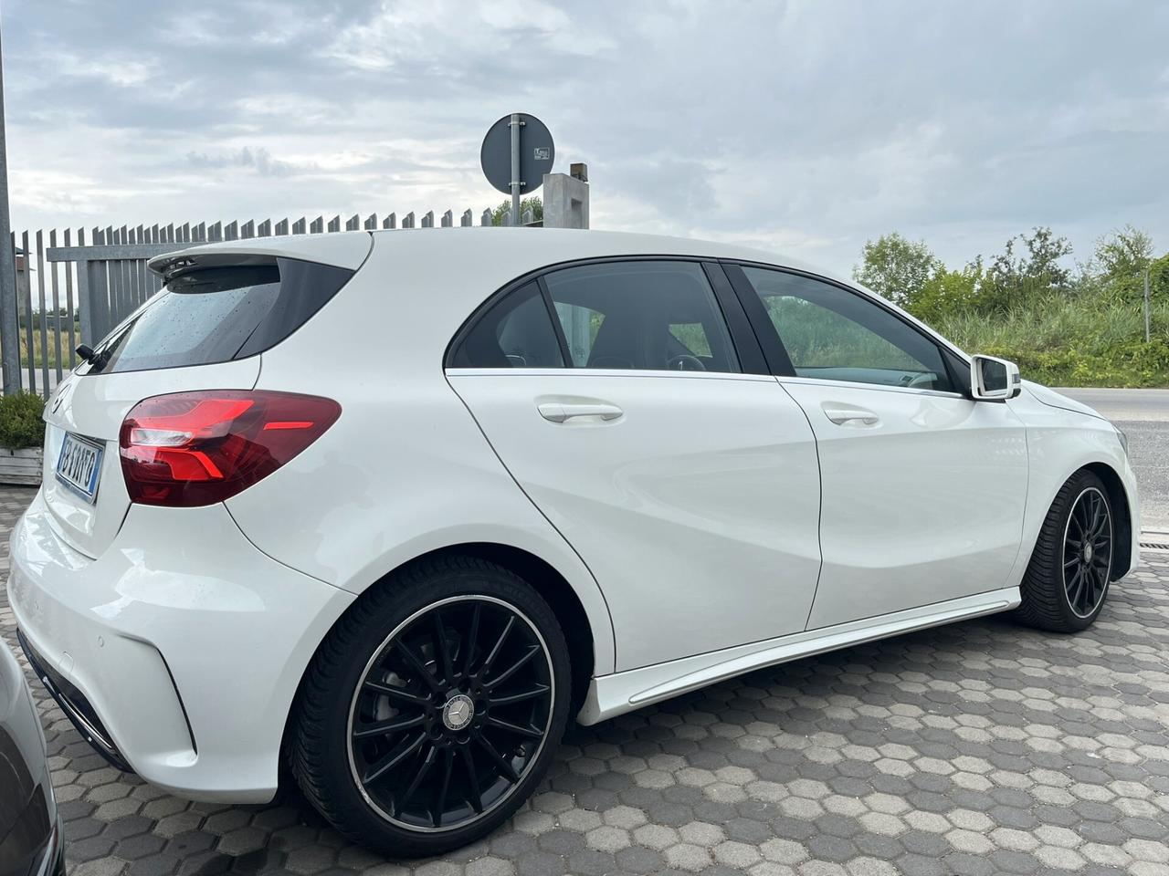 Mercedes-benz A 180 A 180 d Premium