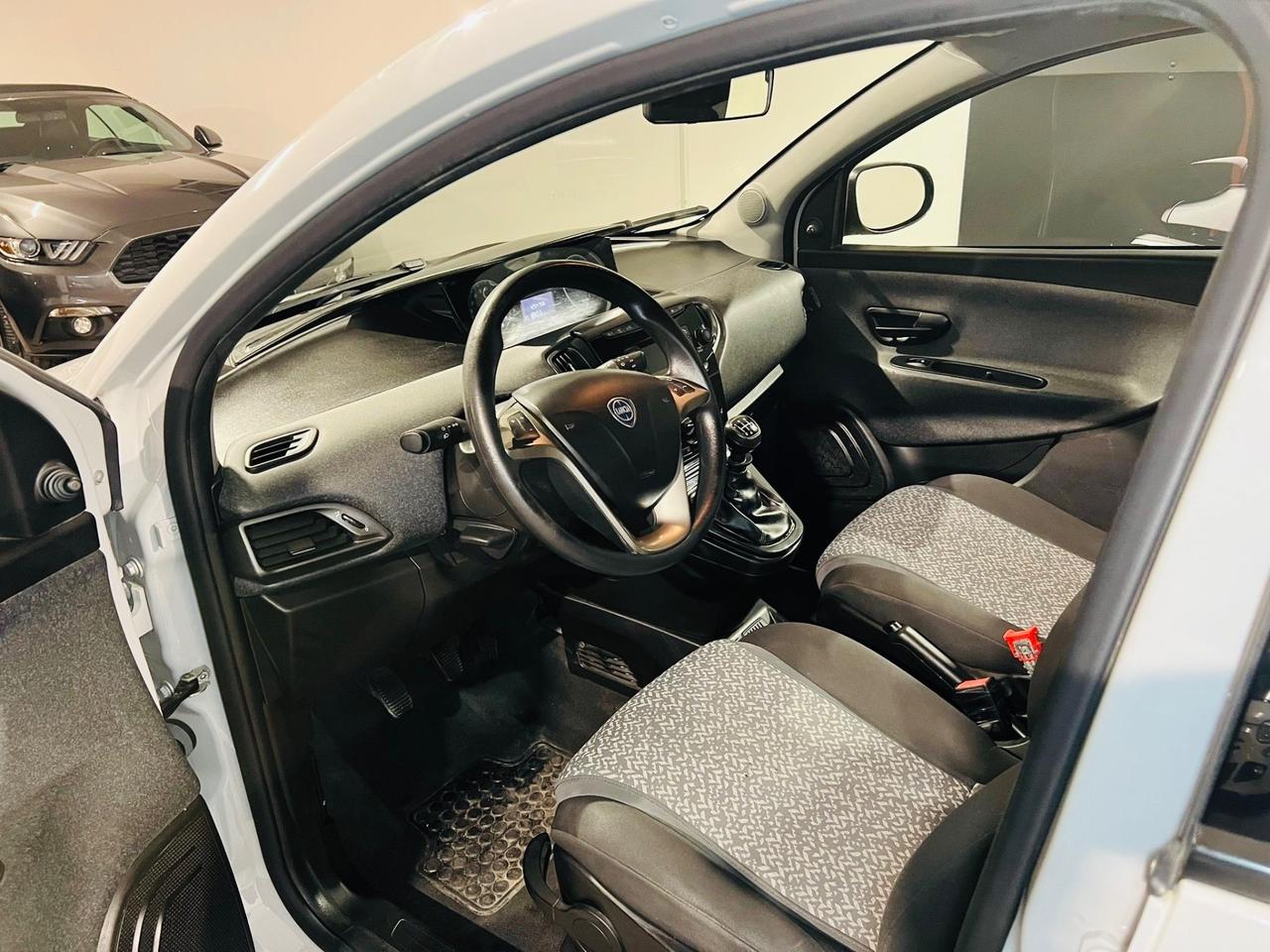 Lancia Ypsilon 1.0 69 CV 5 porte Ecochic Platinum*NEOPATENTATI*