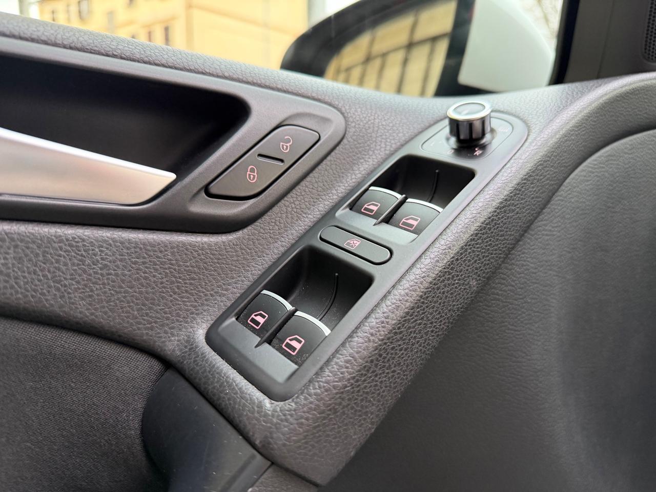 Volkswagen Golf 2.0 TDI 140CV Highline alcantara