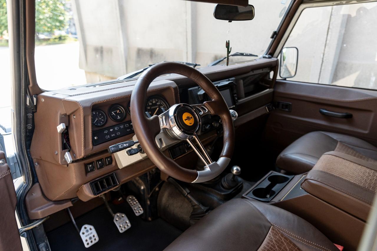 Land Rover Defender 90 2.5 300tdi* Restauro totale* Sedili Sparco* Pelle Marrone* Stupendo*