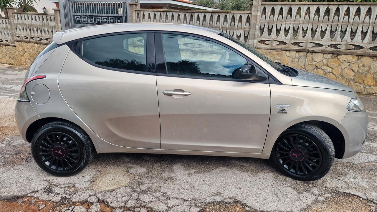 Lancia Ypsilon 1.2 69 CV 5 porte GPL Ecochic Gold