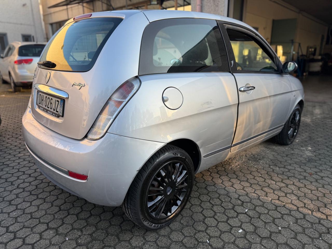 Lancia Ypsilon 1.3 MJT 75 CV Platino