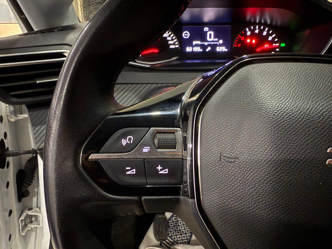 Peugeot 208 BlueHDi 100cv 5P ALLURE NAVI/CARPLAY2022