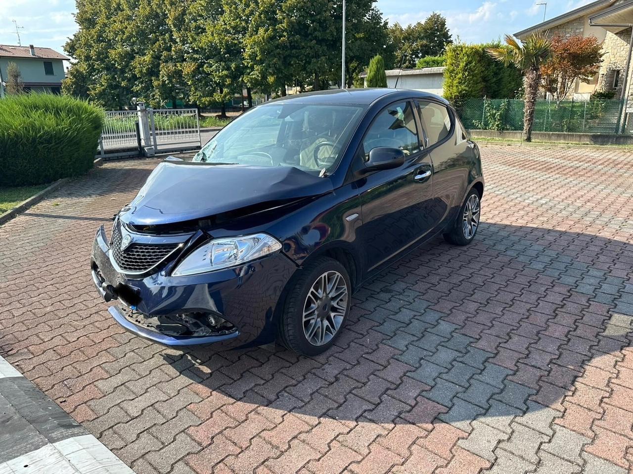 Lancia Ypsilon 0.9 TwinAir 85 CV 5 porte S&S DFN Platinum