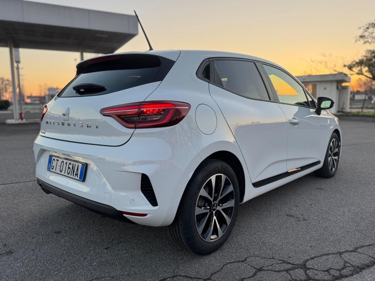 Mitsubishi Colt 1.0L turbo 90 CV Invite