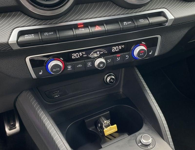 Audi Q2 S Line interno ed esterno 2.0 TDI 150CV s-tronic 35