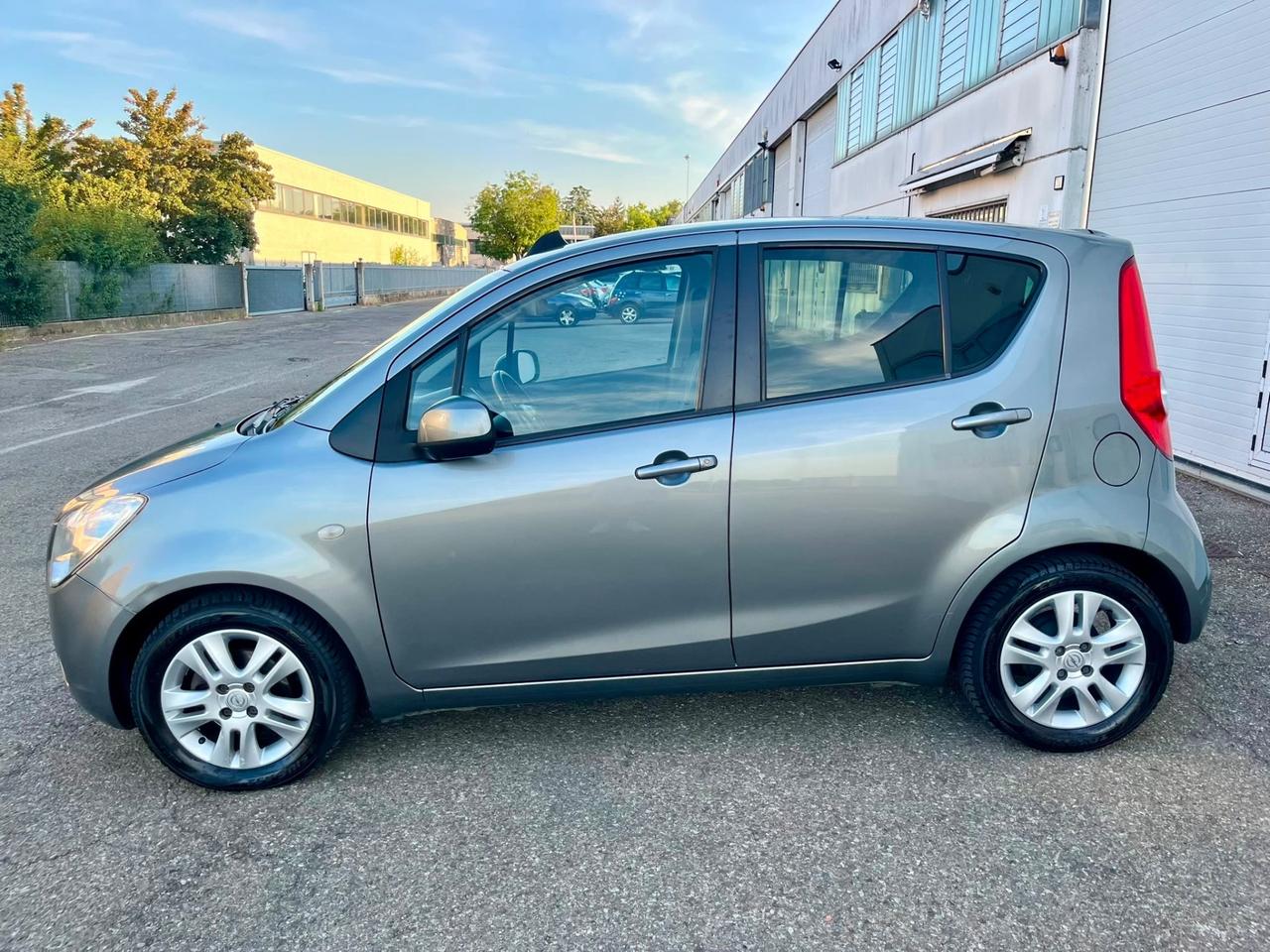 Opel Agila 1.2benz 2011 141.000km cambio automatico perfetta