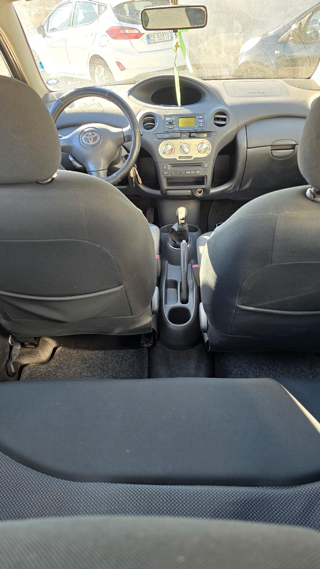Toyota Yaris 1.0i 16V cat 5 porte Sol