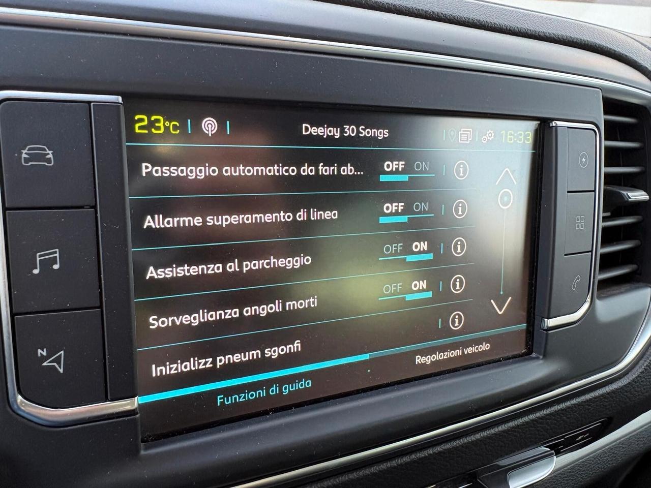 Peugeot Traveller BUSINESS VIP 75 kWh Long 8 posti SPOTICAR