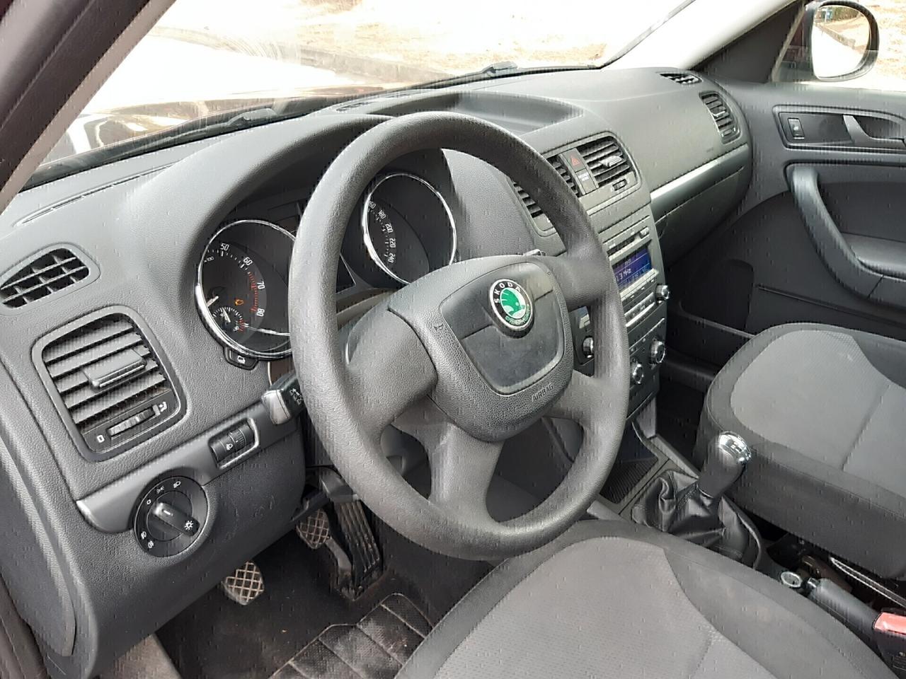 SKODA YETI 1.2 BENZINA 60.000 KM UNICOPROPRIETARIO