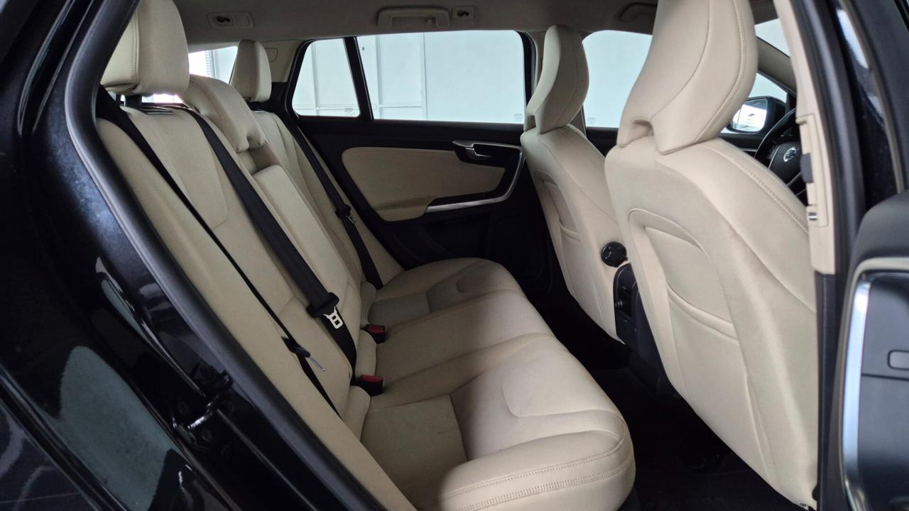 Volvo V60 D2 1.6 Powershift Summum