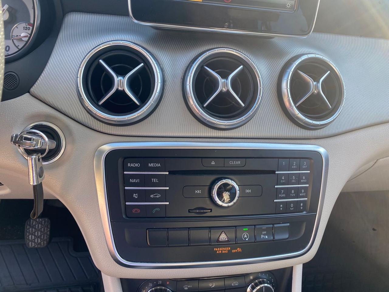 Mercedes-Benz CLA 200 D Premium #7586