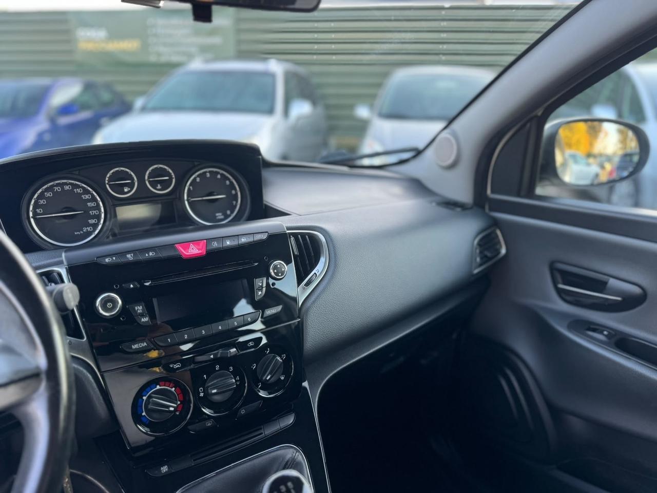 Lancia Ypsilon 0.9 TwinAir 85 CV 5 porte Metano Ecochic Gold