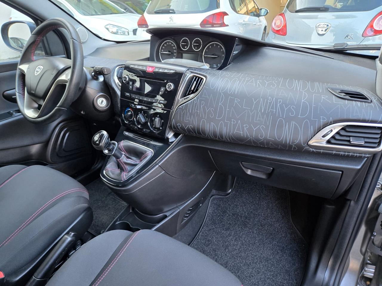 Lancia Ypsilon 0.9 TwinAir 85 CV 5 porte Metano Ecochic Elefantino Neopatentati