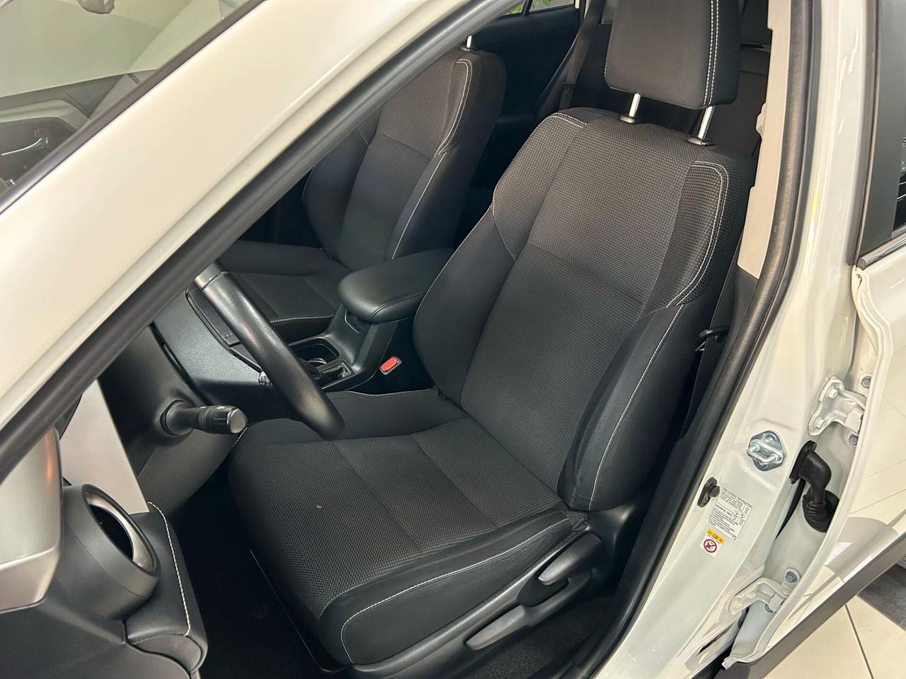 Toyota RAV 4 RAV4 2.0 D-4D 2WD Business