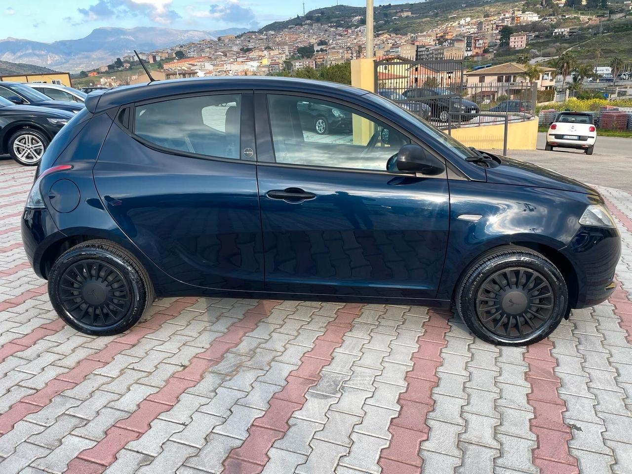 Lancia Ypsilon 1.0 FireFly 5 porte S&S Hybrid Ecochic Gold