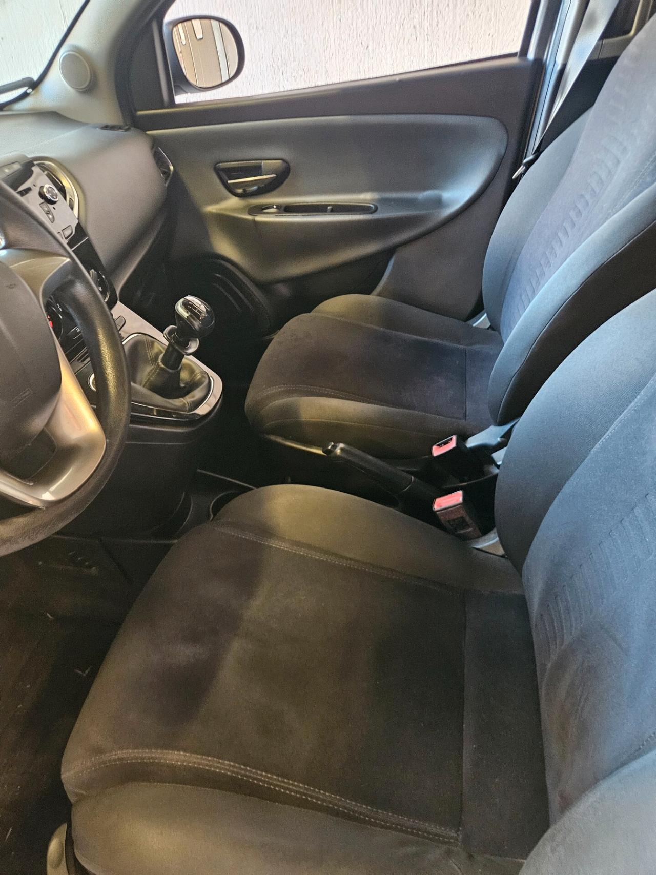 Lancia Ypsilon 1.2 69 CV 5 porte S&S Platinum