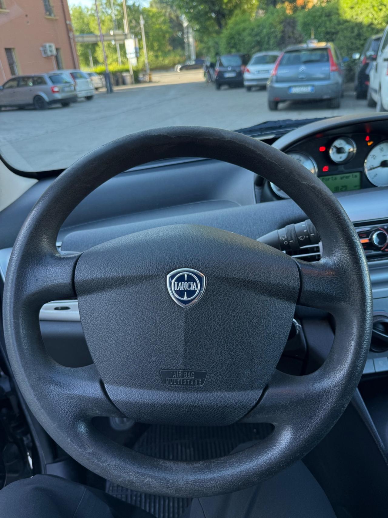 Lancia Ypsilon 1.3 MJT 75 CV Platinum