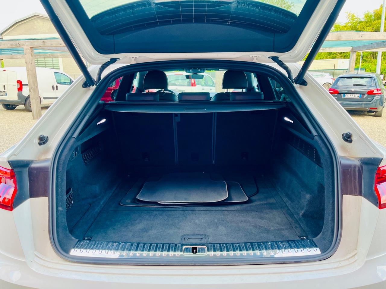 Audi Q8 50 TDI 286 CV quattro tiptronic Sport