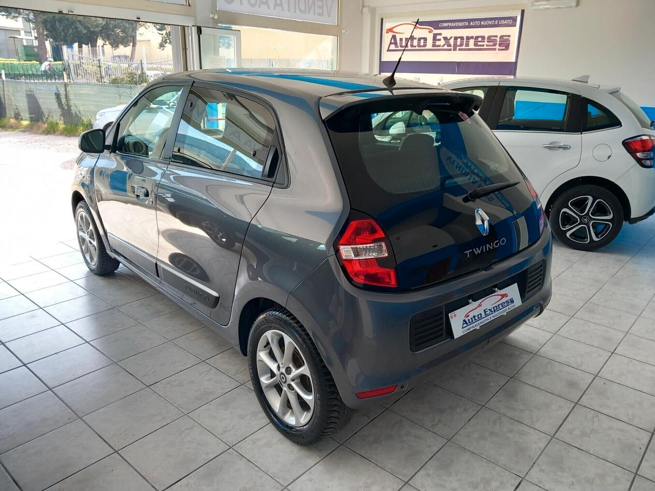 Renault Twingo anno 2017 automatica 1.0 benzina 23 mila km