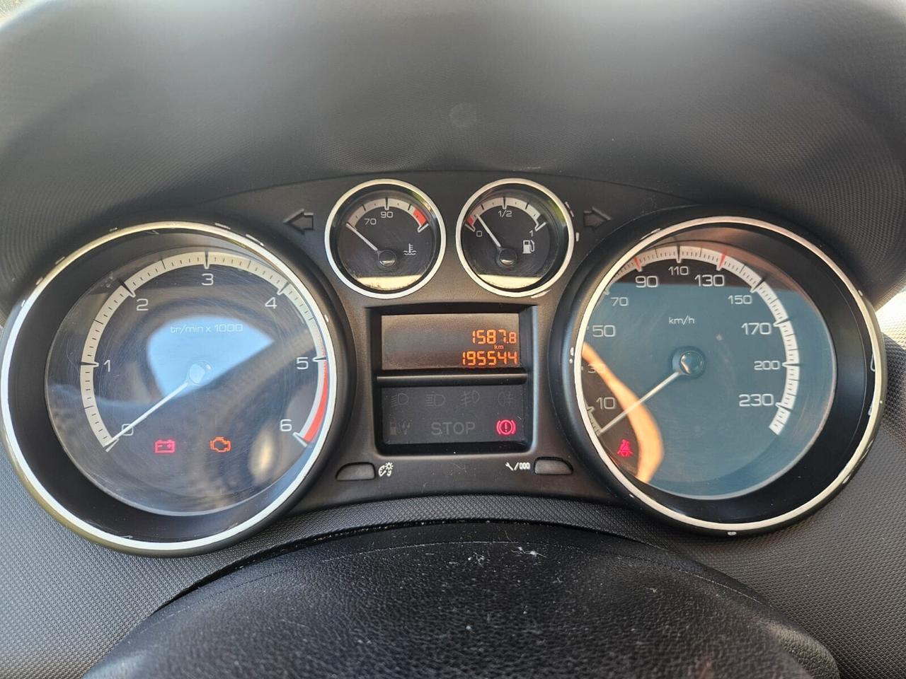 Peugeot 308 2.0 HDi 136CV aut. SW Ciel Féline 7 posti