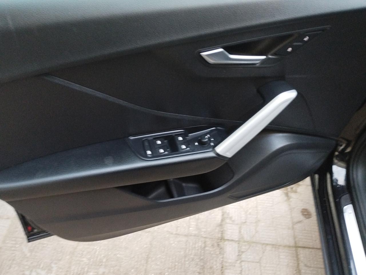 Audi Q2 30 TDI S tronic Identity Black