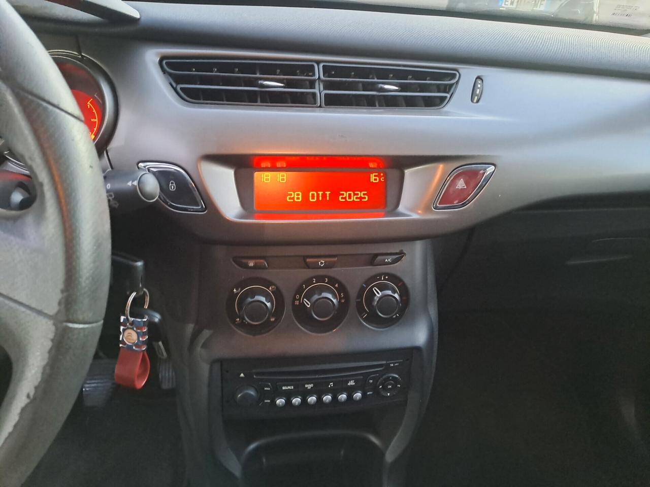 Citroen C3 1.2 benz Restayling km120.000