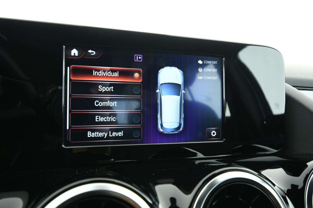 Mercedes-Benz GLA 250 e phev (eq-power) Sport auto CAMERA+LED+C18"
