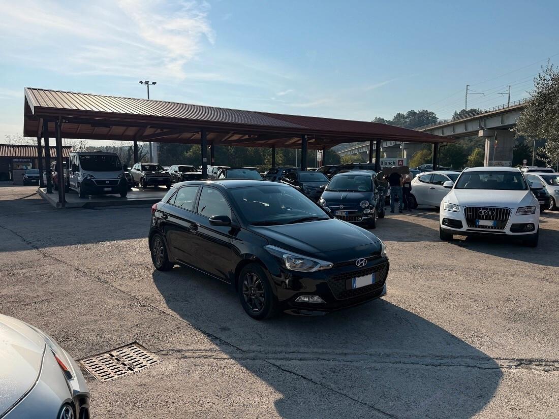 Hyundai i20 1.2 5 porte Econext Blackline