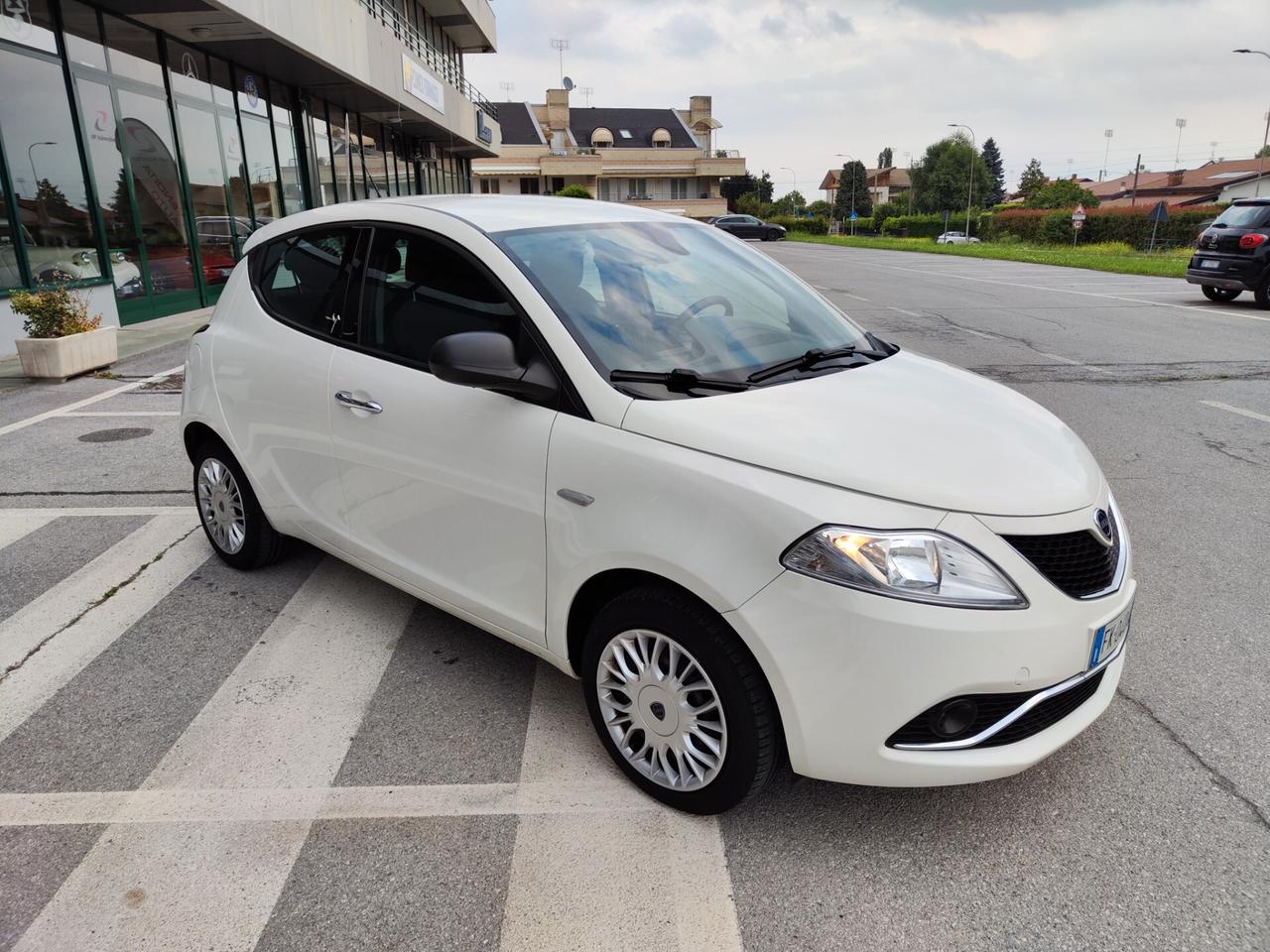 Lancia Ypsilon 1.2 69 CV 5 porte Gold 2017