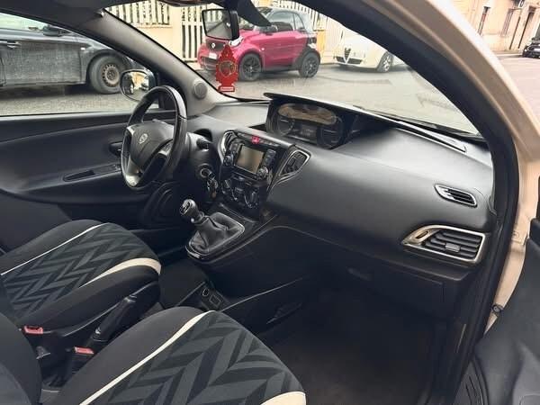 Lancia Ypsilon 1.2 69 CV 5 porte Gold FINANZIABILE