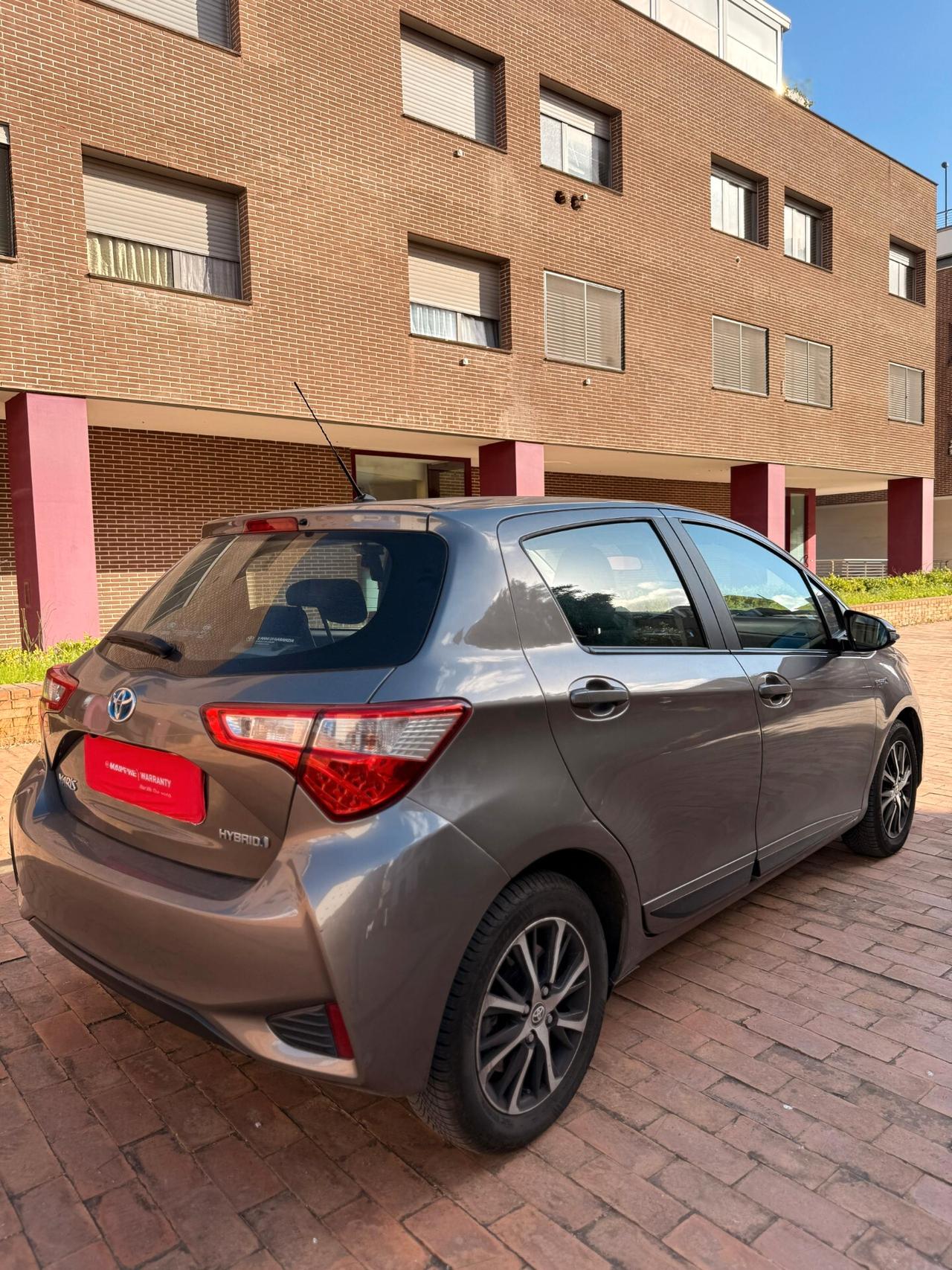 Toyota Yaris 1.5 Hybrid 5 porte Business Telecamera cerchi in lega 15 gomme nuove 4 stagioni