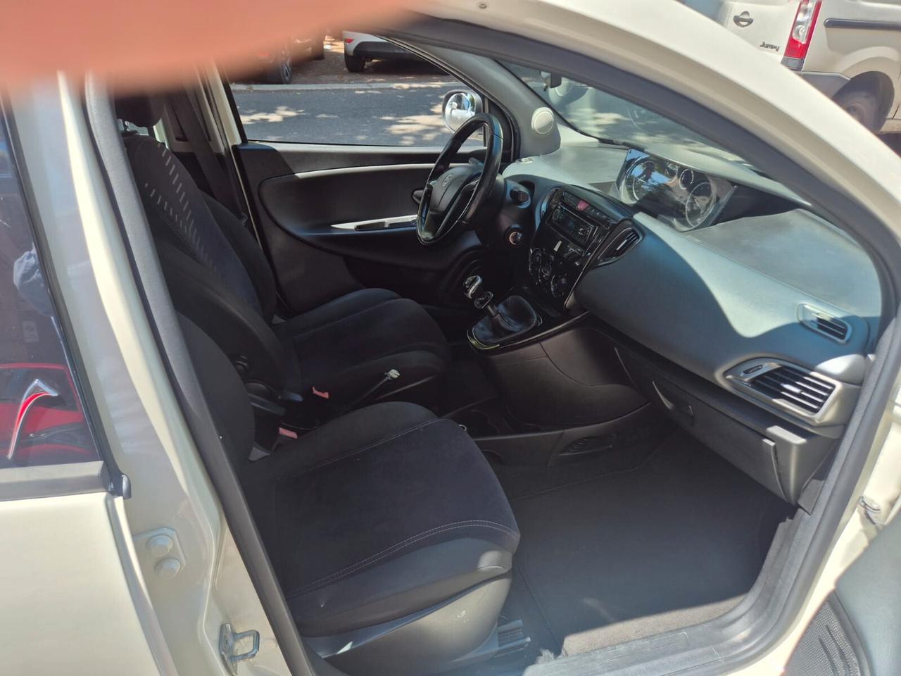 Lancia Ypsilon 1.2 69 CV Unyca