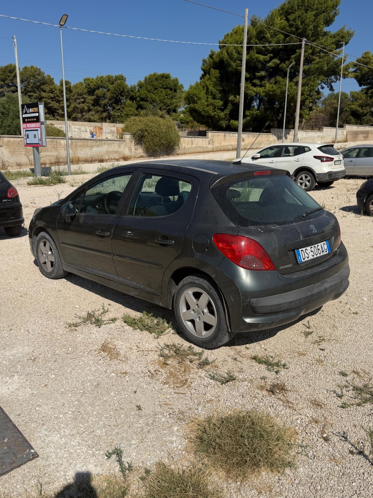 Peugeot 207 1.4 HDi 70CV 5p. Perfetta di motore qualche graffio di carrozzeria