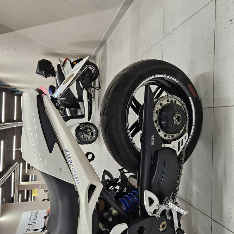 Triumph Speed Triple 1050 - 2005