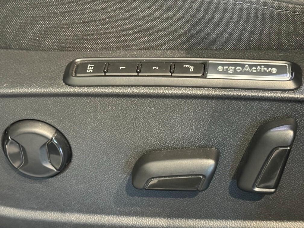 Volkswagen Golf 2.0 tdi Style 150cv dsg Led App conn Cam 17"