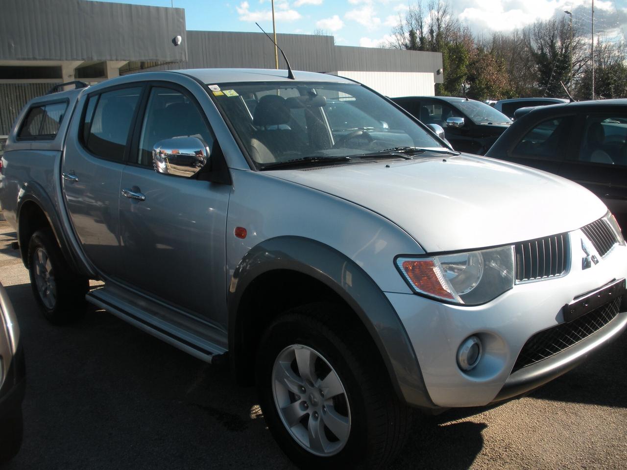 Mitsubishi L200 2.5 DI-D/136CV Double Cab Intense ''LINE''