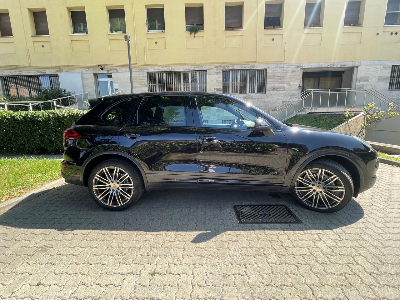 Porsche Cayenne Platinum Edition 3.0 #6240