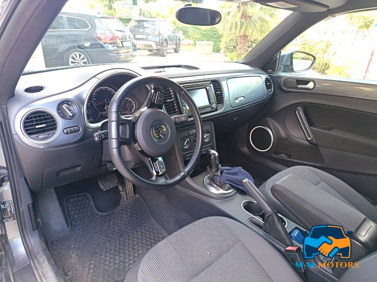 Volkswagen Maggiolino Cabrio 1.6 tdi Design 105cv dsg