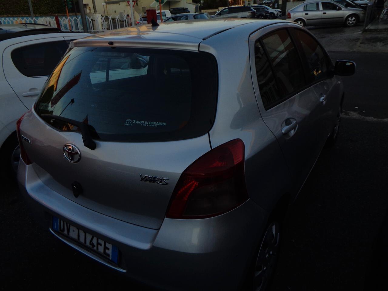 Toyota Yaris 1.0 5 porte Sol