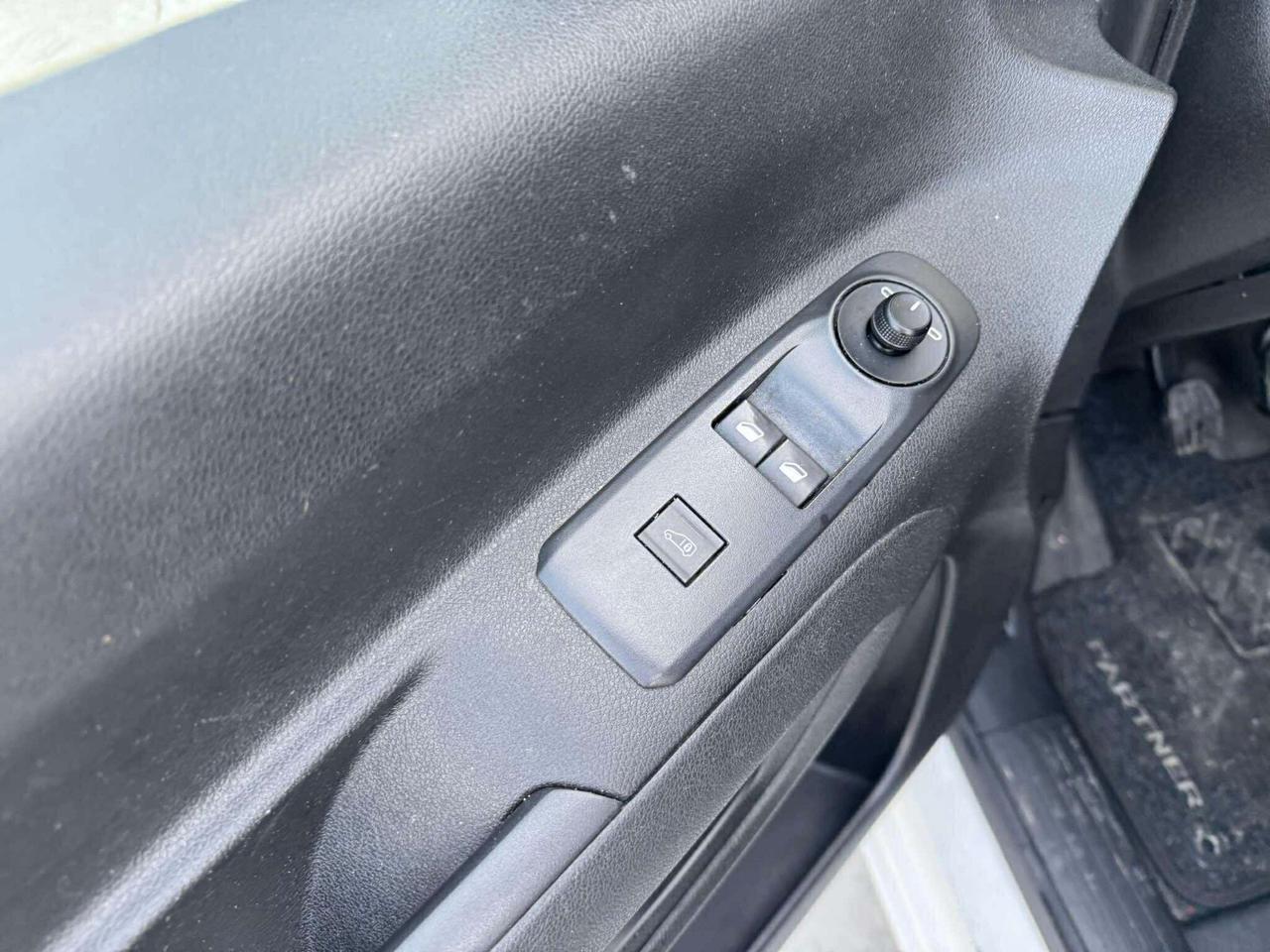 Peugeot Partner Tepee BlueHDi 100 Active POCO SINISTRATO