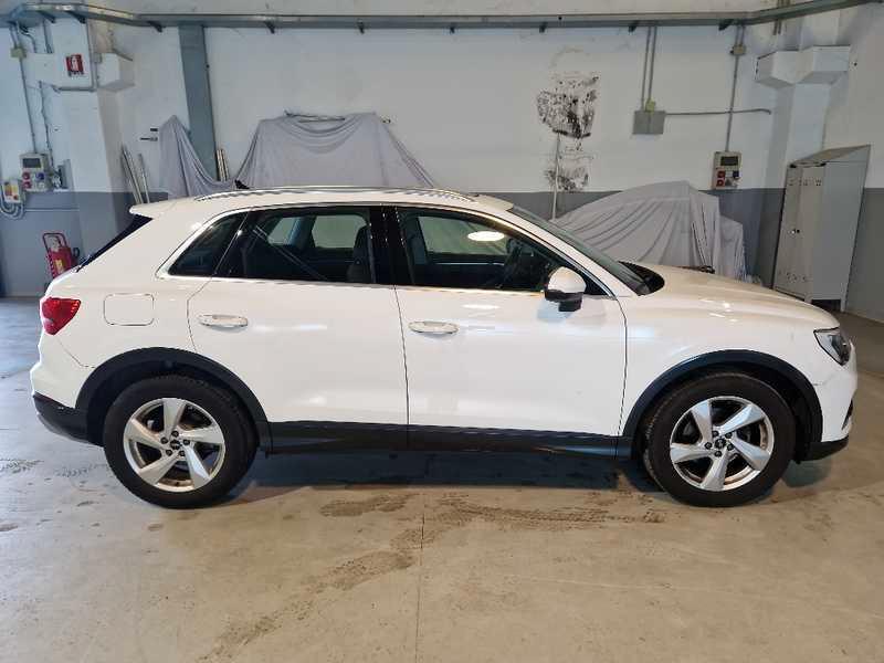 AUDI Q3 35 TDI quattro S tronic Business Advanced