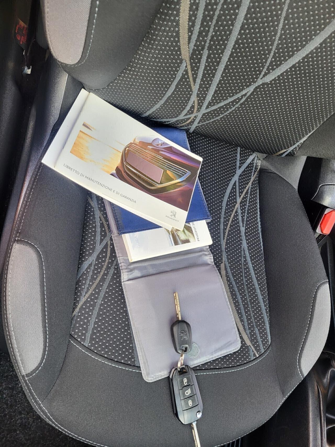 PEUGEOT 208 1,4 HDI-UNICA PROPRIETAR-4 REVISIONI