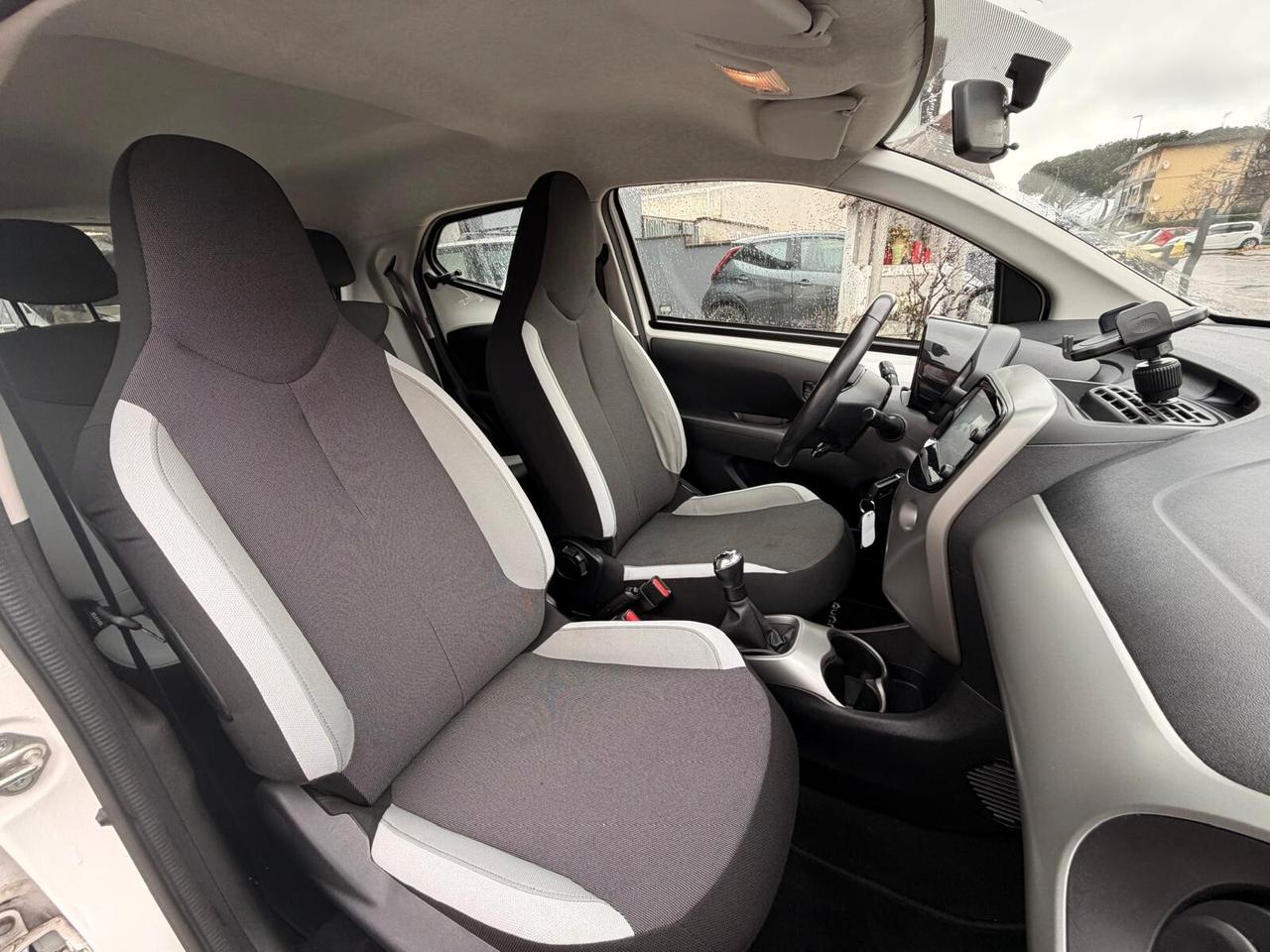 Toyota Aygo 1.0 VVT-i 69 CV 5 porte x-black