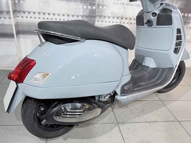 Piaggio Vespa GTS 250