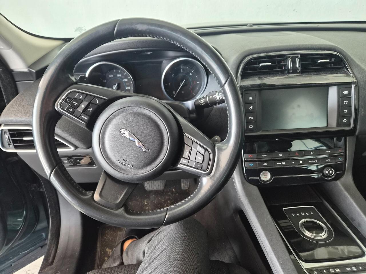 Jaguar F-Pace 2.0 D 180 CV AWD Pure Senza Motore